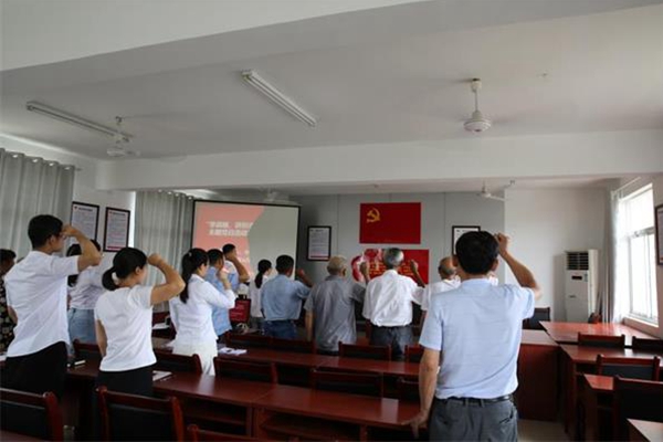 中梅村黨員重溫入黨誓詞1_副本.jpg 中梅村黨員重溫入黨誓詞1_副本.jpg